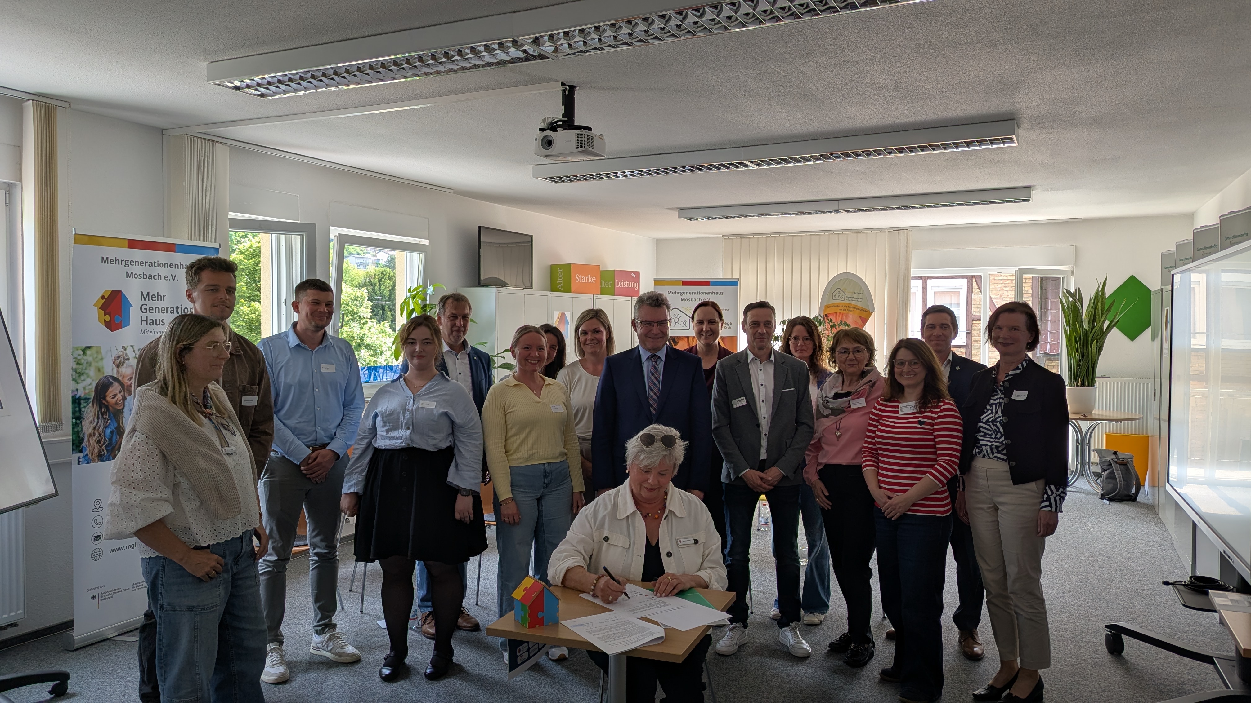 Vertreter*innen des FAMIKO-Netzwerks beim gemeinsamen Netzwerktreffen im Mehrgenerationenhaus Mosbach Image
